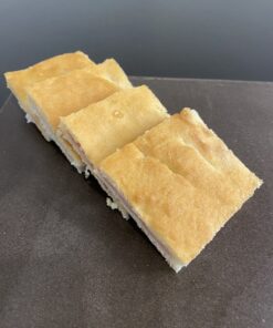 Focaccia ripiena con prosciutto cotto e formaggio