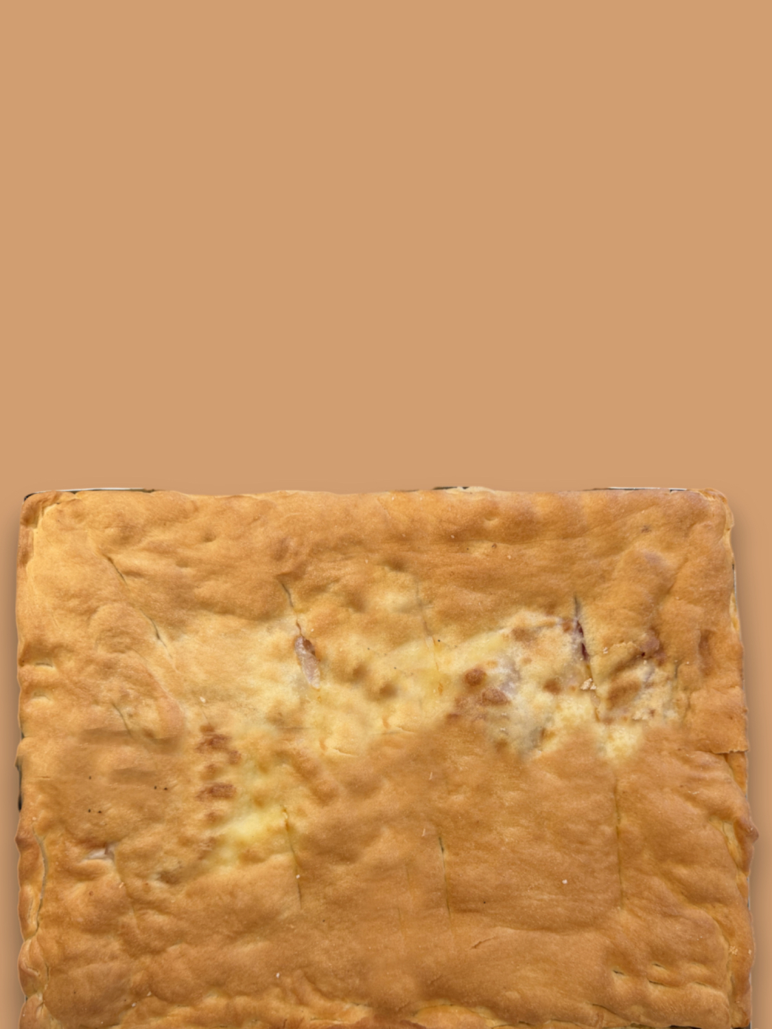 Focaccia ripiena con prosciutto cotto e formaggio
