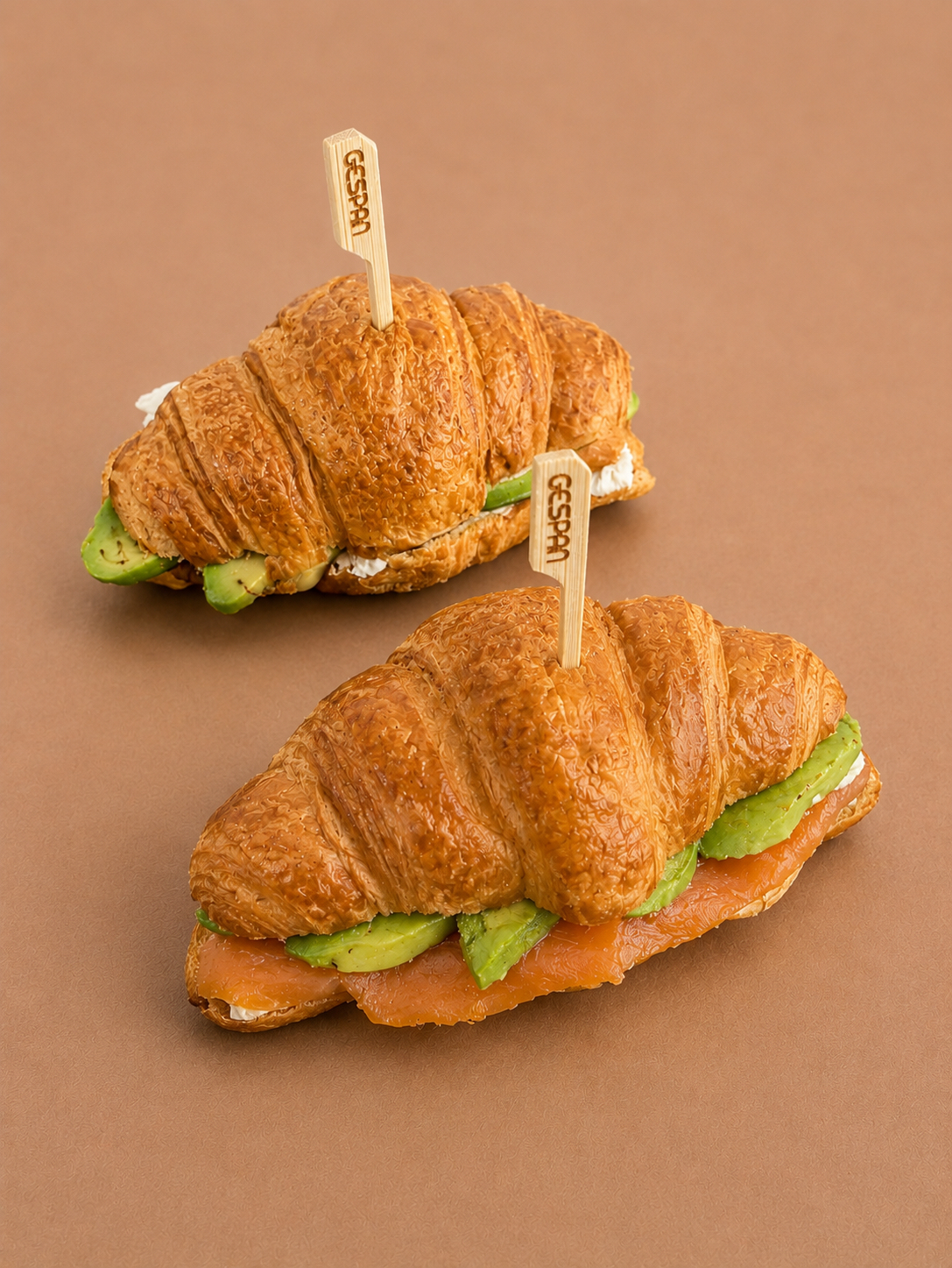 Mini brioches salmone, avocado e formaggio spalmabile