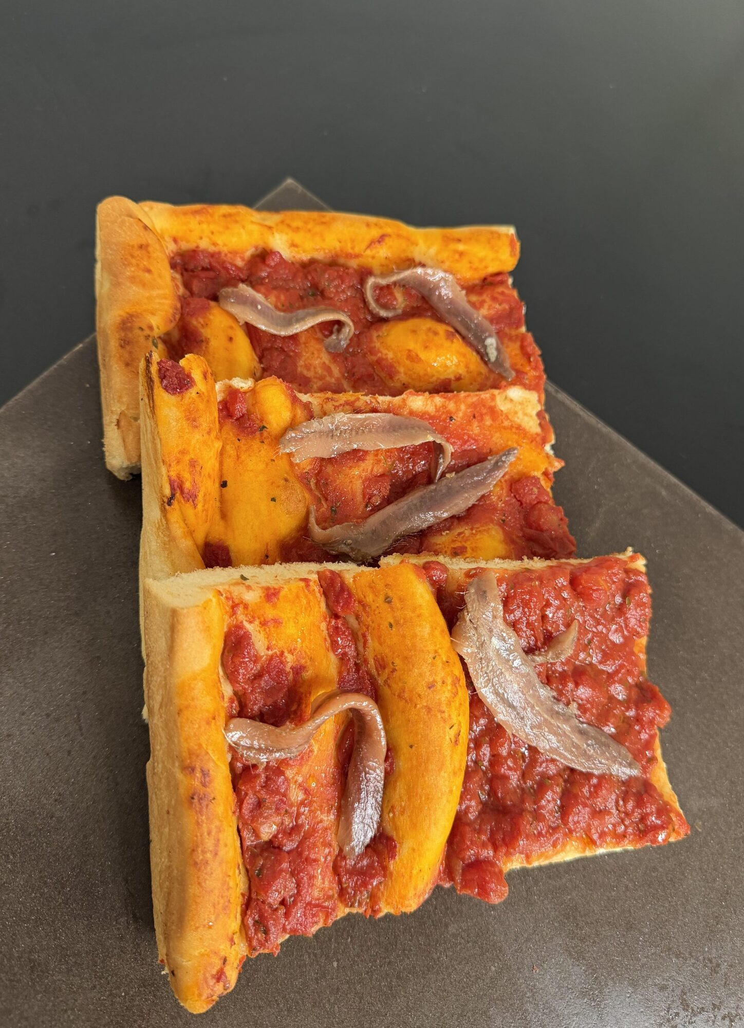 Pizza base rossa farcita
