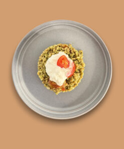 Farro con pesto, pomodorini e stracciatella